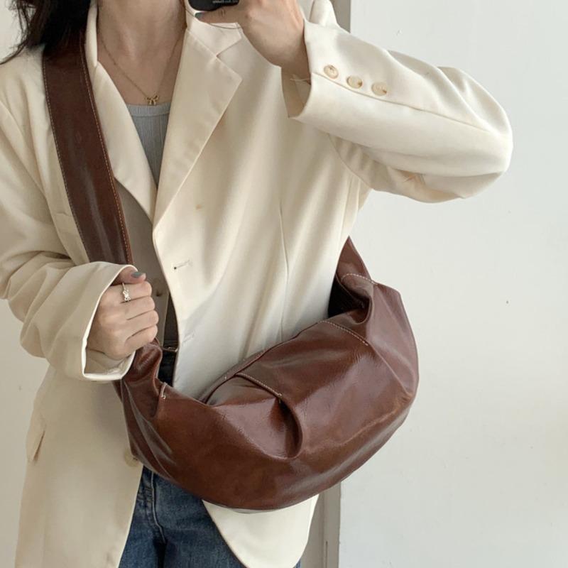 New Large-capacity Retro Shoulder Messenger Bag Soft Leather Pleated Dumpling Bag Lazy Wind Casual Bag