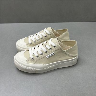 Buty ins wszechstronne buty płócienne 2024 lato nowe oddychające miękkie podeszwy małe białe buty wszechstronne sportowe buty deskorolkowe