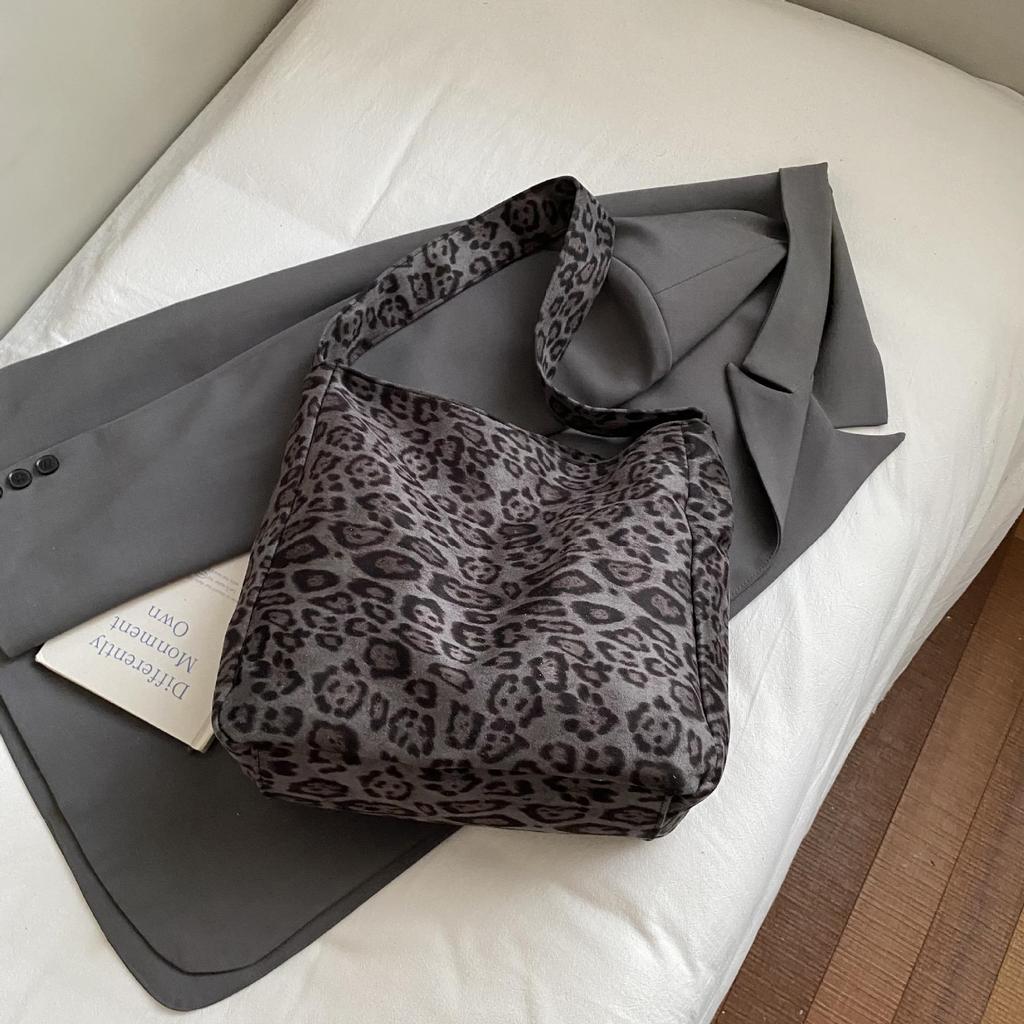 Leopard Print Suede Women's Bag - Autumn/Winter Large Capacity Retro Shoulder Bag, Trendy & Popular for Commuting.