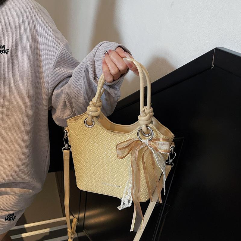 Premium sense bag women 2025 new popular bucket bag fashion versatile shoulder bag commuter messenger hand bag