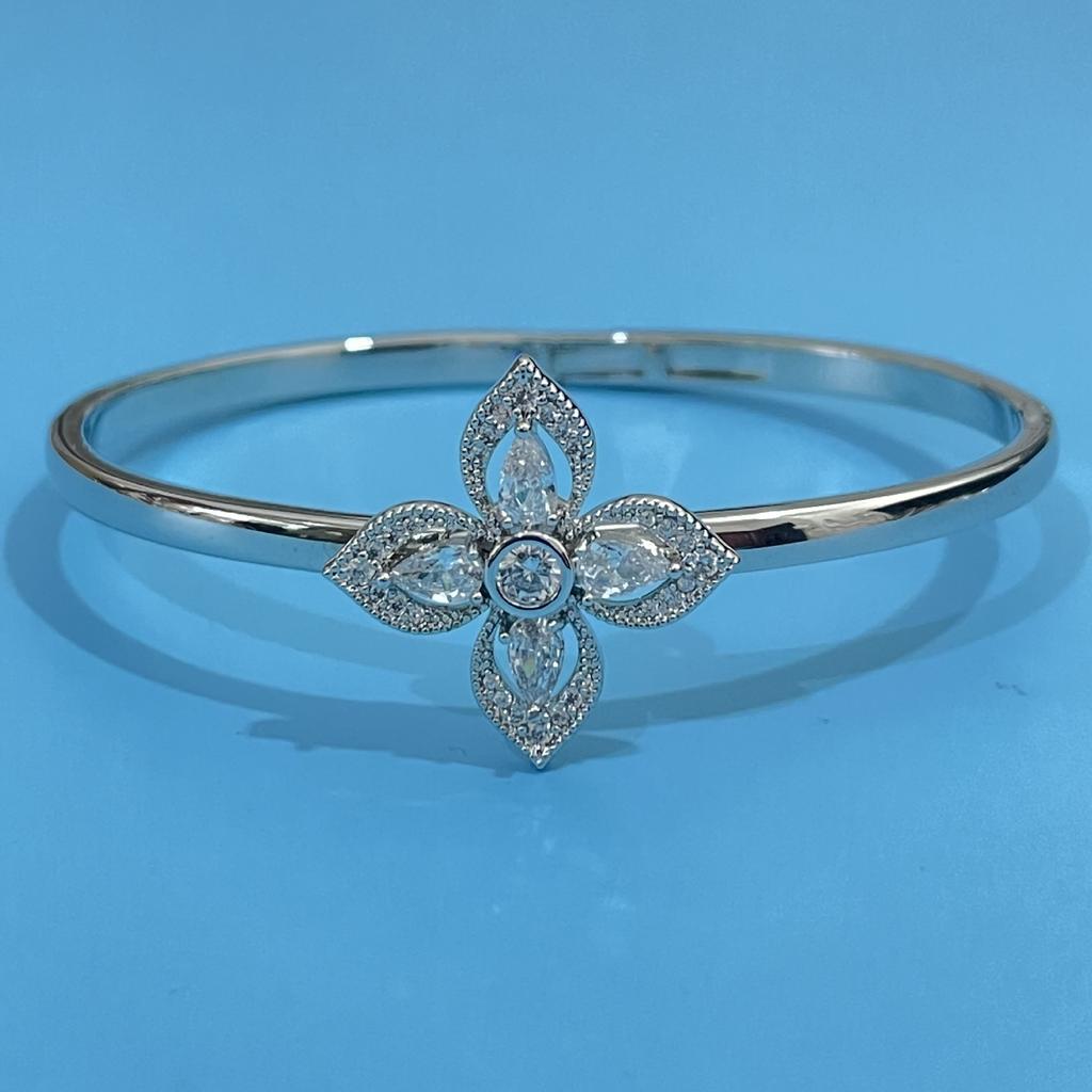 Four-petal Flower, Four-leaf Clover Open Bracelet, Light Luxury and High-end Stone Water Drop Flower Bracelet Bracelet