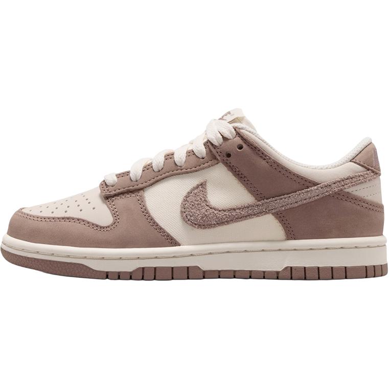 

Nike Dunk Low SE (Большие дети) IB5721-100 38