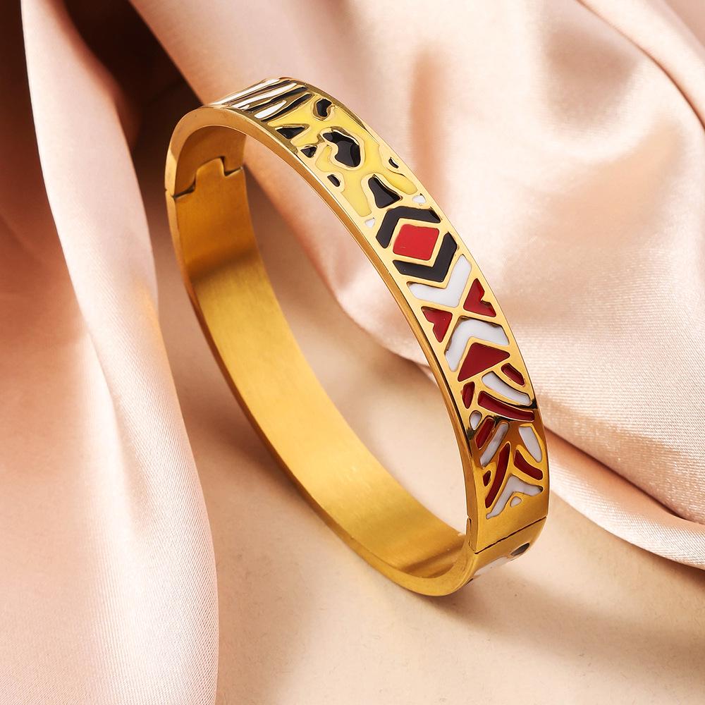 Geometrisches Emaille-Armband: Damen Europäischer & Amerikanischer Stil, 18 Karat Goldbeschichteter Titanstahl