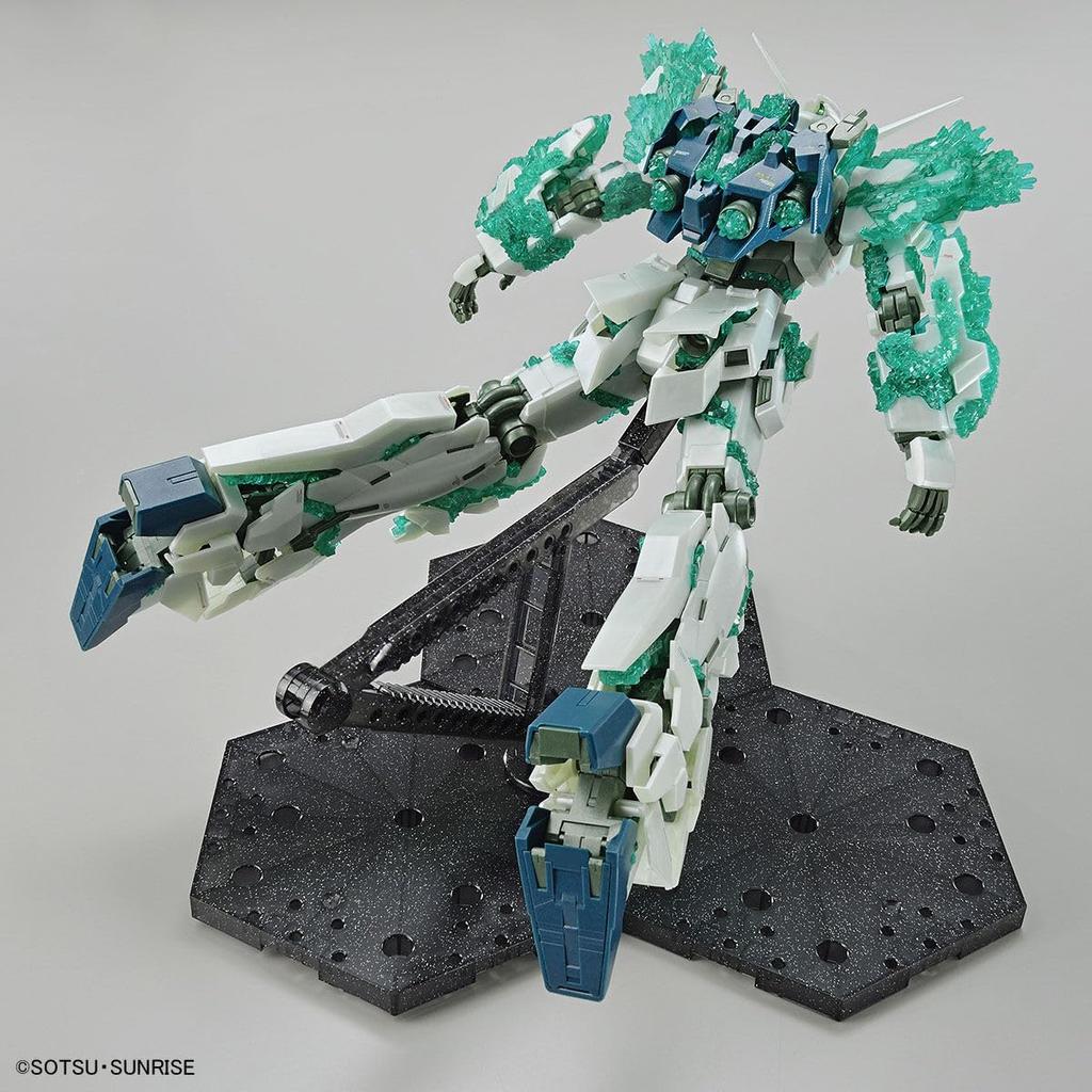 Base Limited Unicorn of Mobile Suit Unicorn Plastic Model [MG] 1/100 (Crystal Light) [Unicorn]
