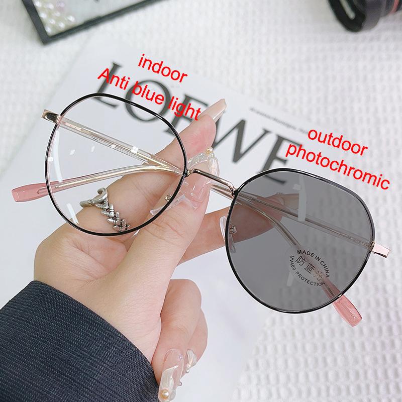 Trendy Anti Blue Light Glasses Women Retro Round Metal Frame Blue Rays Blocking Photochromic Eyewear