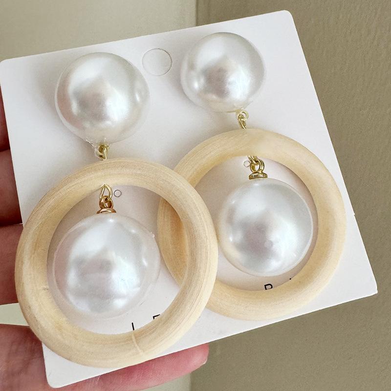 Chic Exaggerated Design Earrings Minimalist Hollow Wood Round Pearl Pendant Personality Niche Unique Versatile Fashion Studs