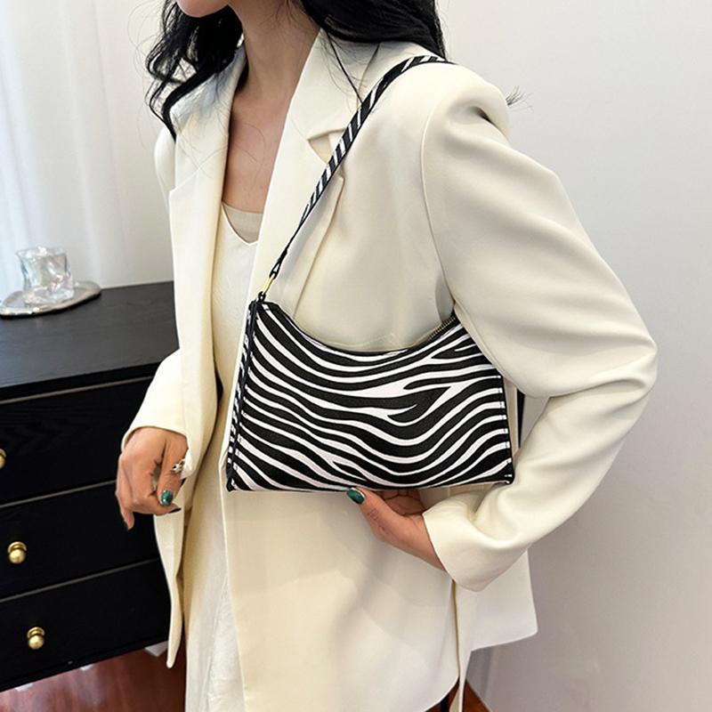 Women's Underarm Bags Autumn and Wibnter Trendy Shoulder Bag Cute Simple Handbags and Purses Female Travel Small Totes