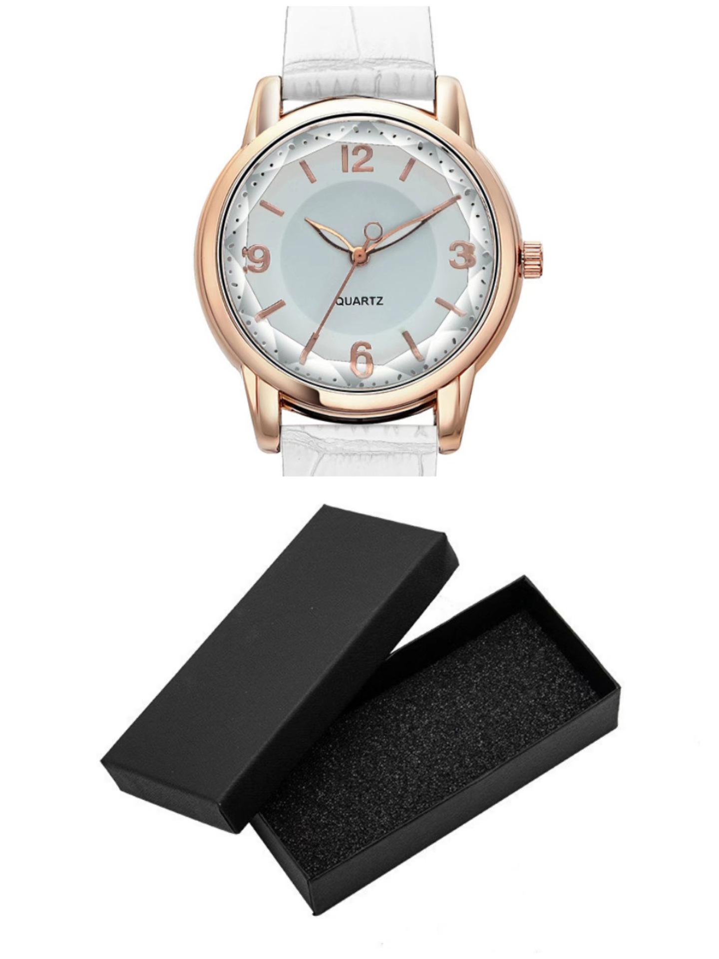 

Женские двухцветные кварцевые часы с кожаным ремешком и круглым циферблатом с характером