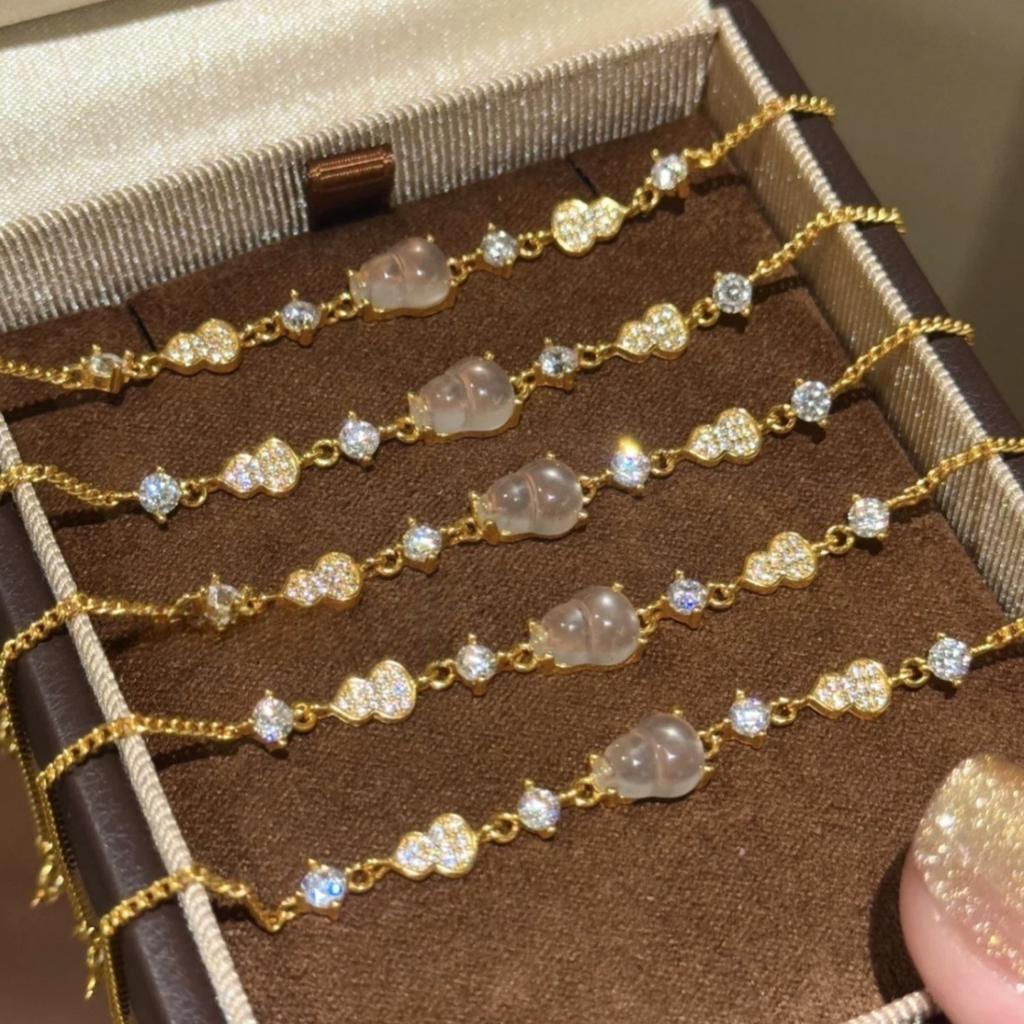 2026Vintage Bohatá dcera Staré peníze Feng Shui Pěnový nefrit Super průhledný náramek Pozlacený 18k zlatem Niche Vysoce kvalitní šperky