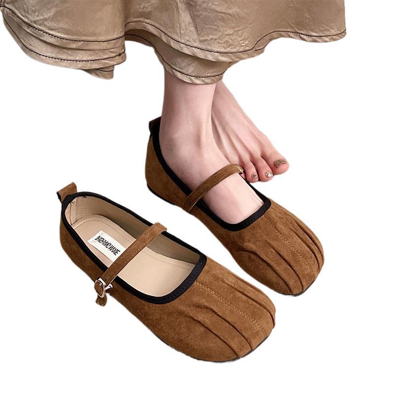 French soft-soled beanie shoes girl 2025 spring and autumn new comfortable fairy wind shallow mouth flat shoes one-word buckle strap single shoes