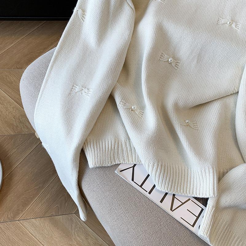 Real Shot, White Bead Bow, Small Raccoon Fleece Pullover, Women's Autumn and Winter Thickened Knitted Sweater, Top.