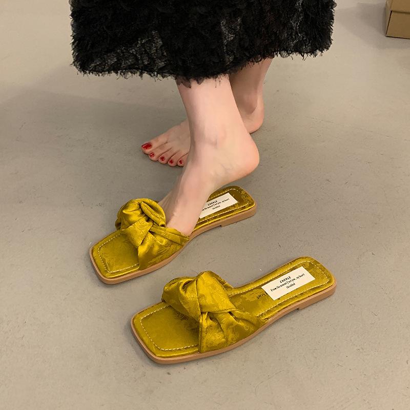 French Evening Breeze Slippers Women's Summer Wear 2025 New Temperament with Skirt New Chinese Open-toed Flat-bottomed Sandals