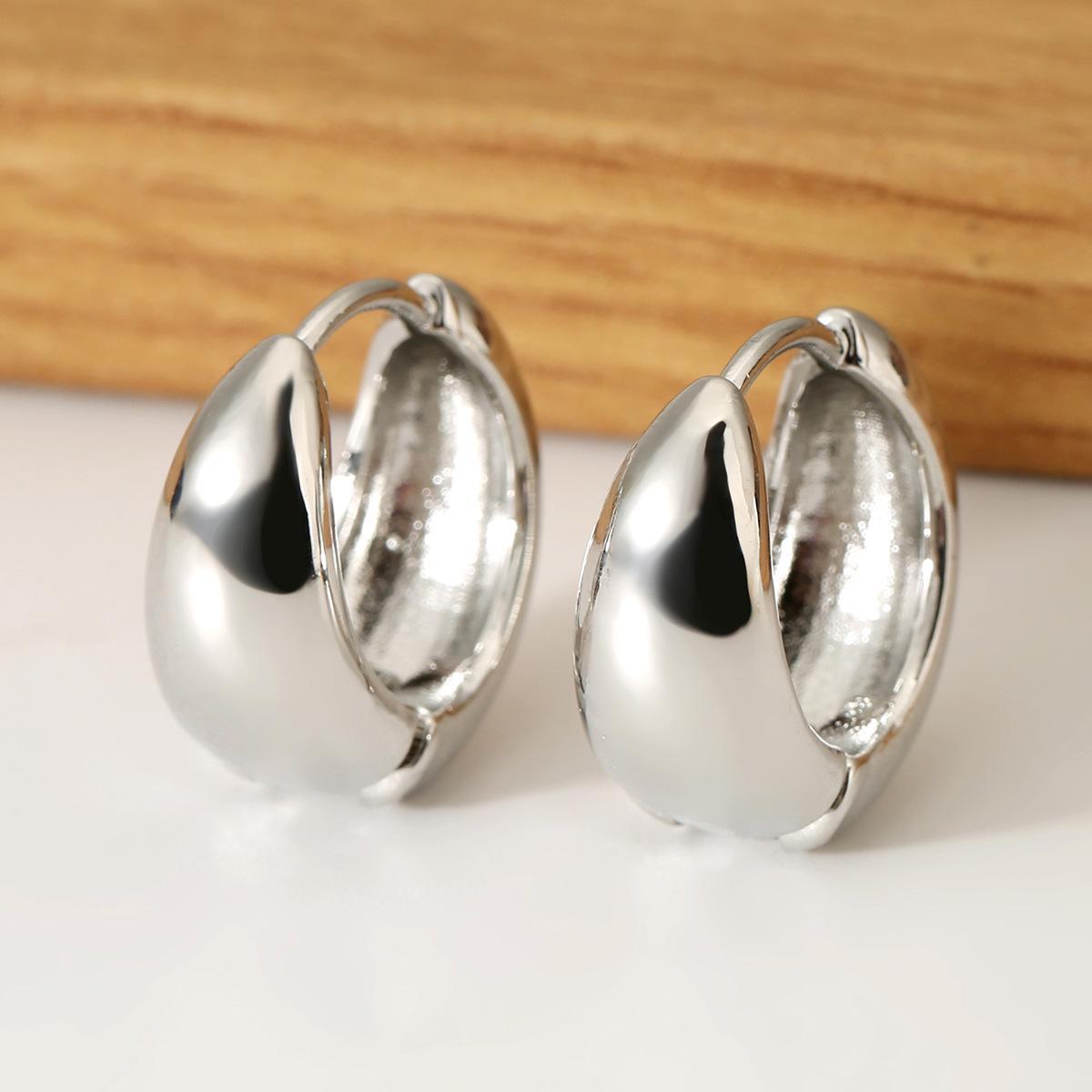 

Шикарные модные клипсы для ушей в форме буквы С: Универсальные, элитные ювелирные изделия класса люкс large серебряный