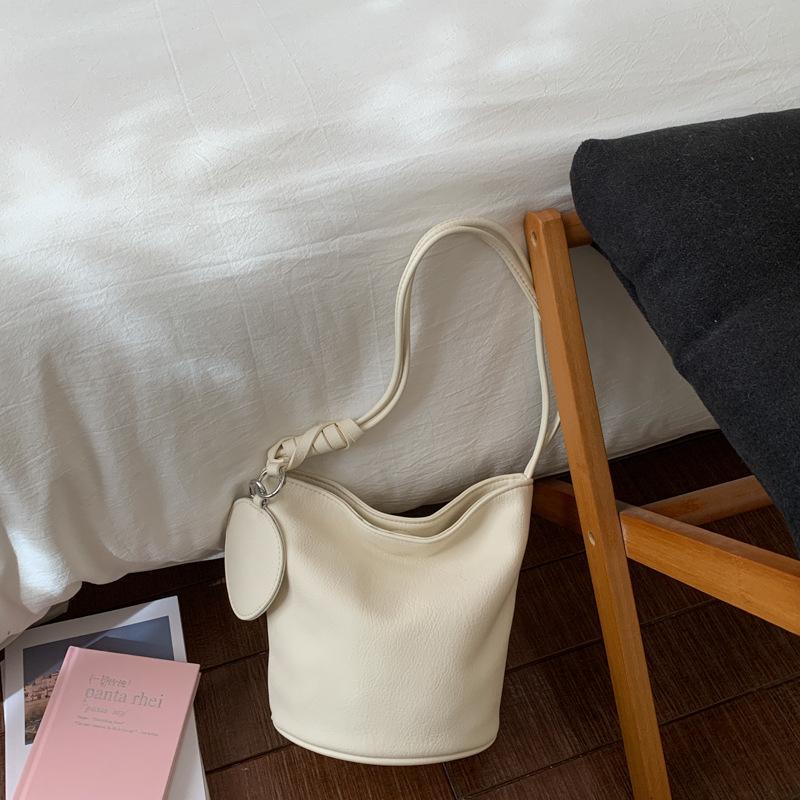 Early spring new bucket bag simple solid color handbag niche commuter underarm shoulder bag