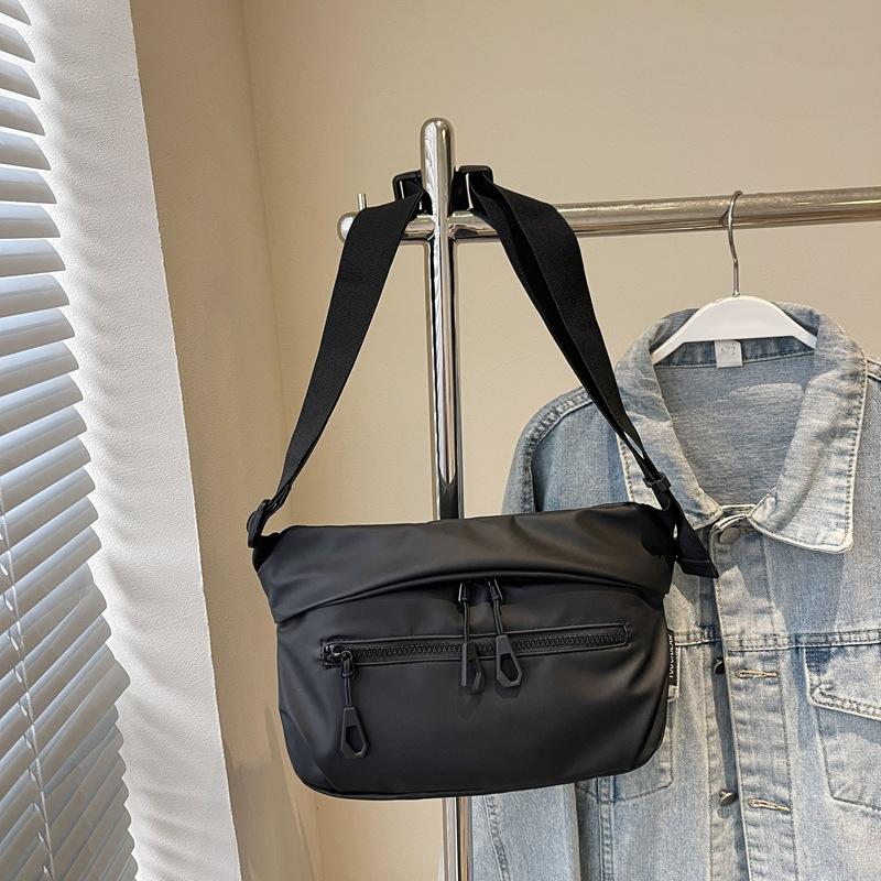 Large-capacity Bag Women's Summer Versatile New Messenger Bag Sports Locomotive Style Advanced Commuter Bag