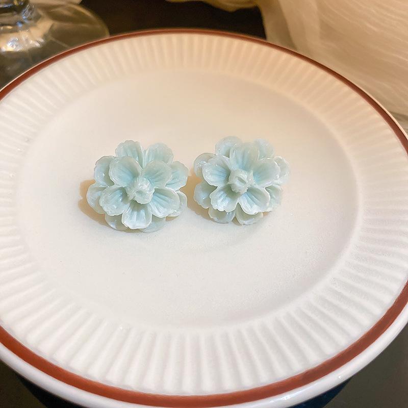 Silver needle pearl love flower earrings Korea Dongdaemun fashion stud earrings personality temperament simple earrings women