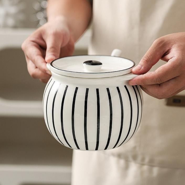 Japanese Striped Ceramic Lard Jar 1.4L Large Capacity Porcelain Spice Jar High Temperature Resistant Oil Bottle Kitchen Supplies