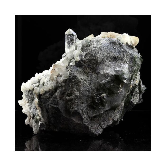 Pierres et Minéraux. Quartz + Albite + Calcite. 2928.0 ct. Grandes Rousses, Isère, France..