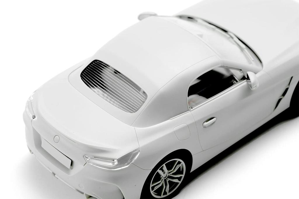 Meng Model 1/24 scale BMW Z4 M40i plastic model MCS005 molded color