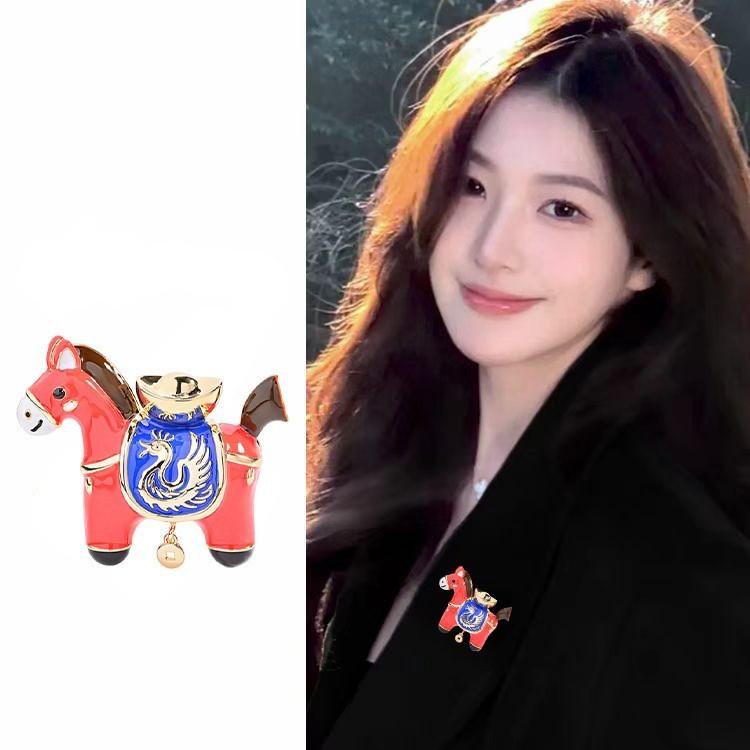 Cute Red Pony Brooch Exquisite Zodiac Horse Brooch Pin For Women Men Temperament Suit Lapel Corsage Accessories New Year Gifts