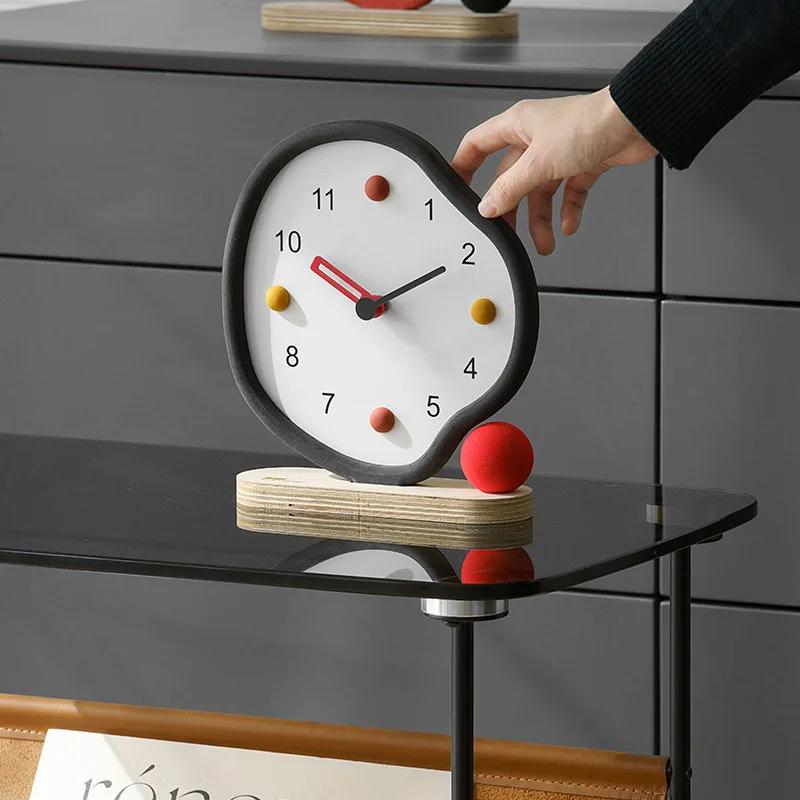 Creative Living Room Silent Desk Clock Desktop Ornaments, Wine Cabinet TV Cabinet Entrance Decorations Bedroom Table Clock