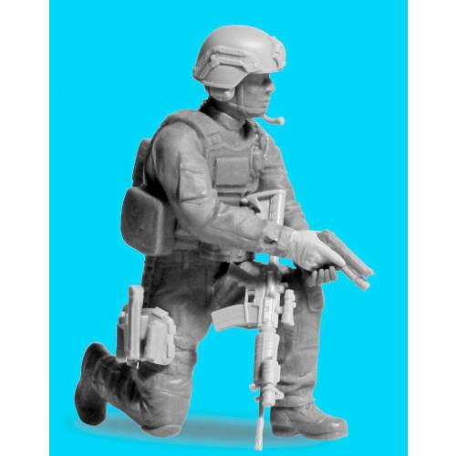 ICM 1/24 scale US S.W.A.T. Team Member No. 4 Plastic Model Kit 24104