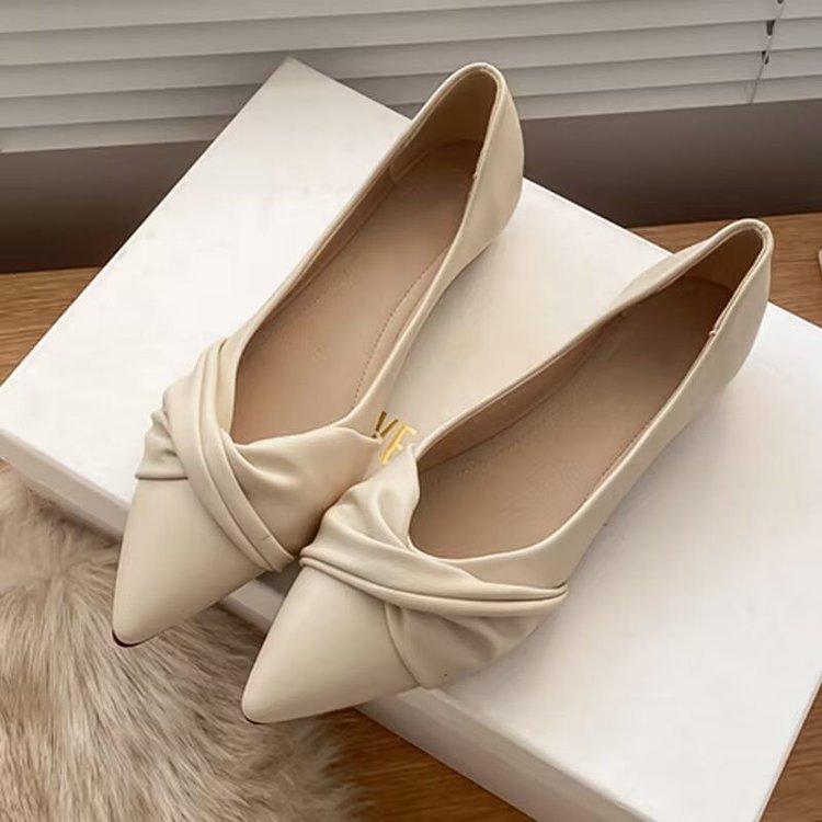 

Foreign trade 2025 fashion large size pointed head shallow mouth ladyshoes Doudou shoes commuting gentle wind French temperament single shoes 43
