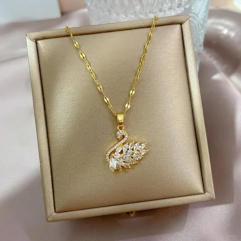 Neue Exquisite Vollkristall Rosa Schwan Anhänger Halskette für Damen Luxus Goldfarbe Edelstahl Halsband Korea Schmuck Farbecht