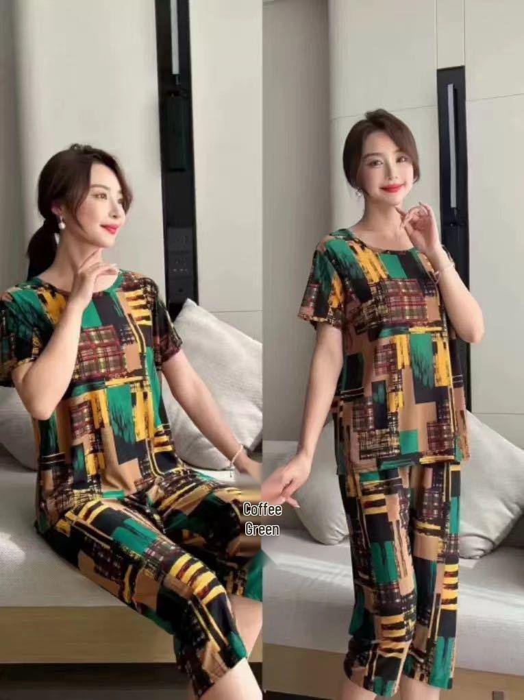Summer Ice Silk Casual Suit for Elderly Women: Short Sleeve Fashion Outfit for Mothers and Grandmothers