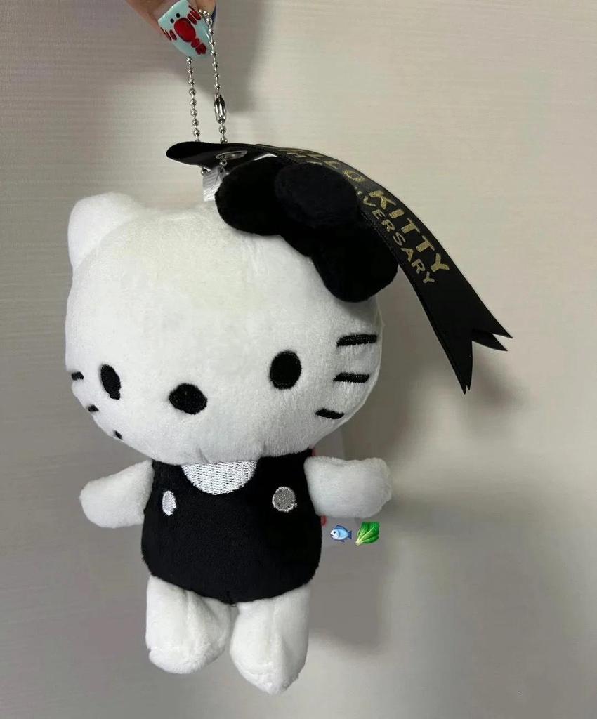 50-årsjubileum Hello Kitty Docka Hänge Nyckelring: Damryggsäck i svart läderaccessoar