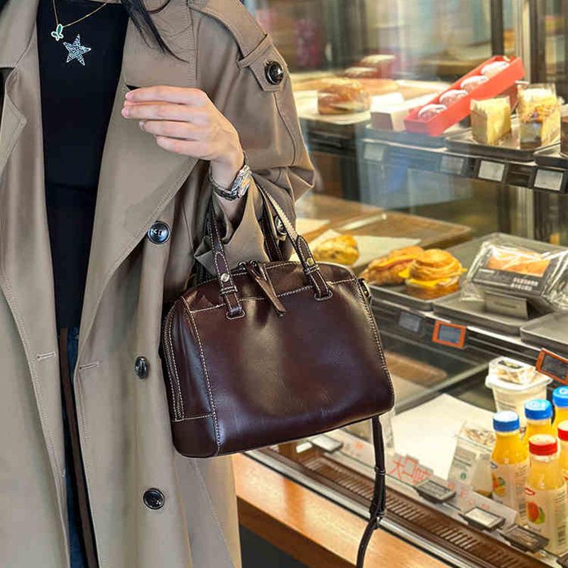 Temperamentvolle Dame Echtes Leder Boston Kissen Umhängetasche: Stilvolles, strukturiertes Oberleder aus pflanzlich gegerbtem Rindsleder für Damen