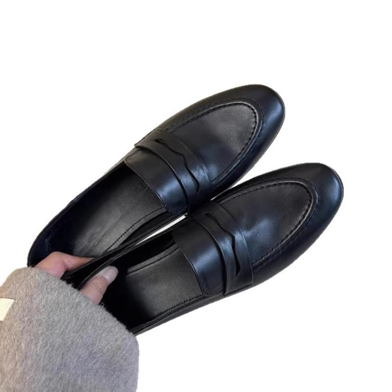 Retro Shoes - Versatile Loafers for Women, with Thick Heels and Rounded Toe Caps.