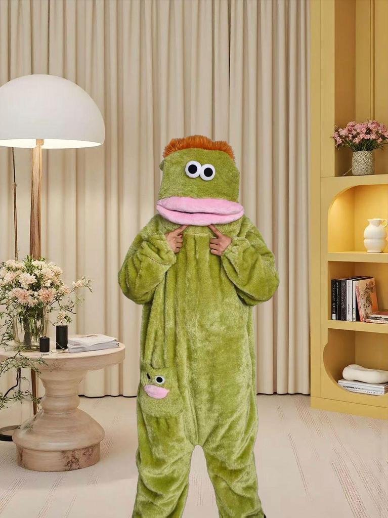 Skurriler Monster-Einteiler - Design mit langem Haar und großem Mund (Winter 2026)