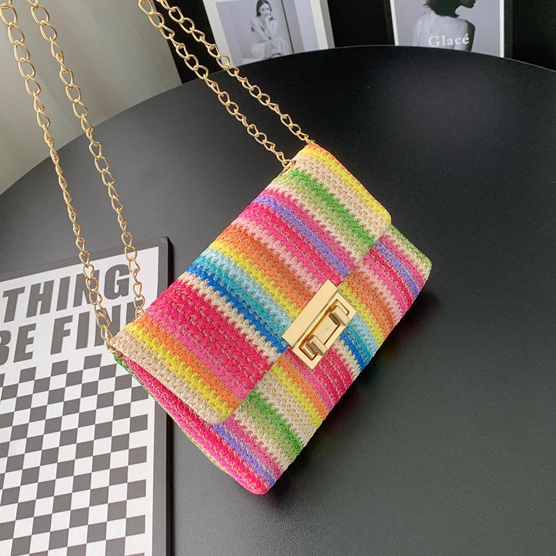 

Женская сумка цветная плетеная маленькая квадратная сумка 2025 модная личность контрастный цвет замок цепочка сумка-мессенджер сумка для мобильного телефона