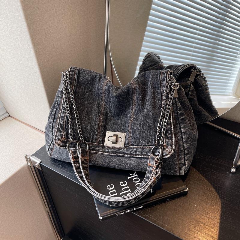 Retro casual denim bag women's 2026 new sense chain shoulder bag large capacity commuter tote bag