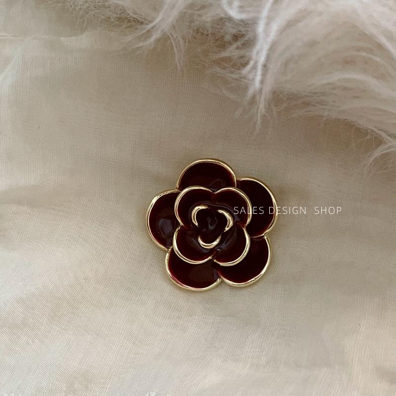 Французская Ретро Элегантная Брошь-Камелия: Шикарный, Универсальный и Вневременной Аксессуар-Корсаж
