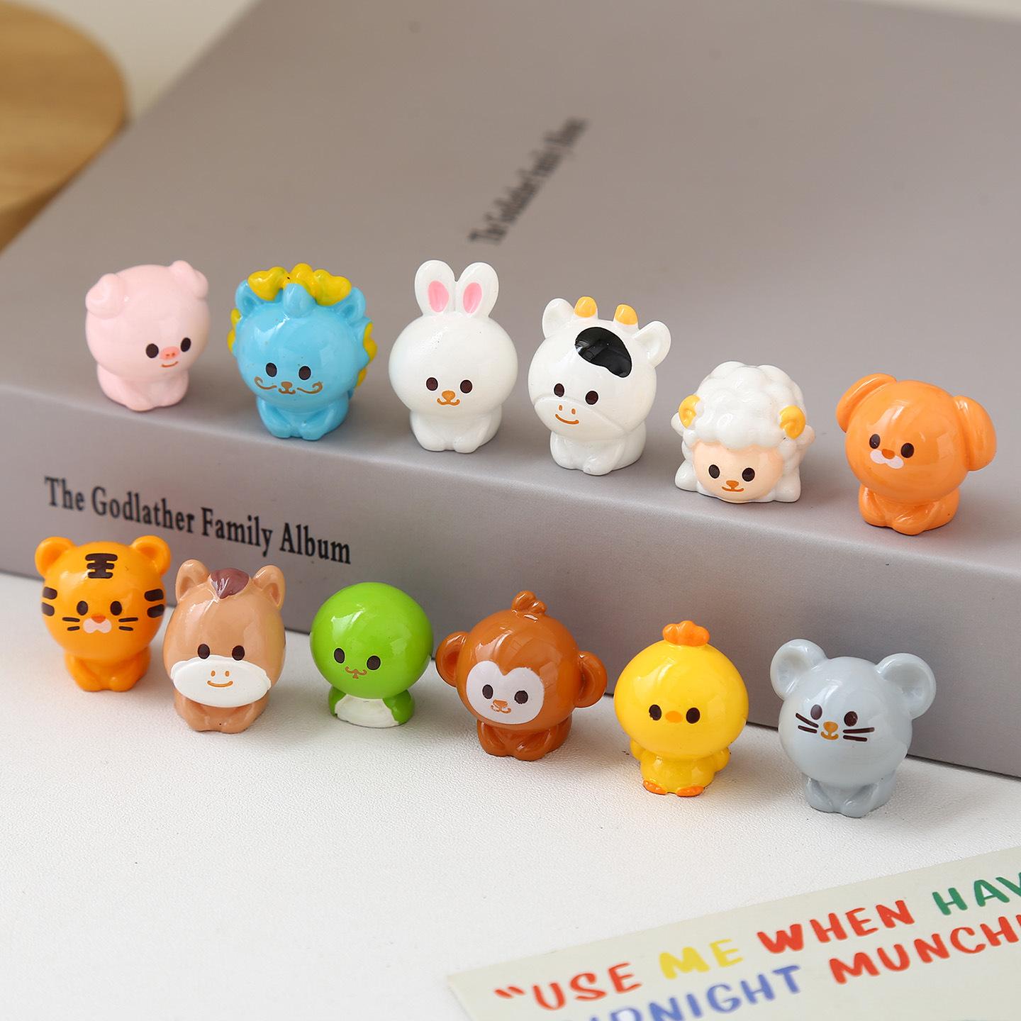 

12PCS/Set New Mini Resin Zodiac Doll Toy Cartoon Simulation Small Animal Micro-landscaping DIY Car Office Decor Ornaments