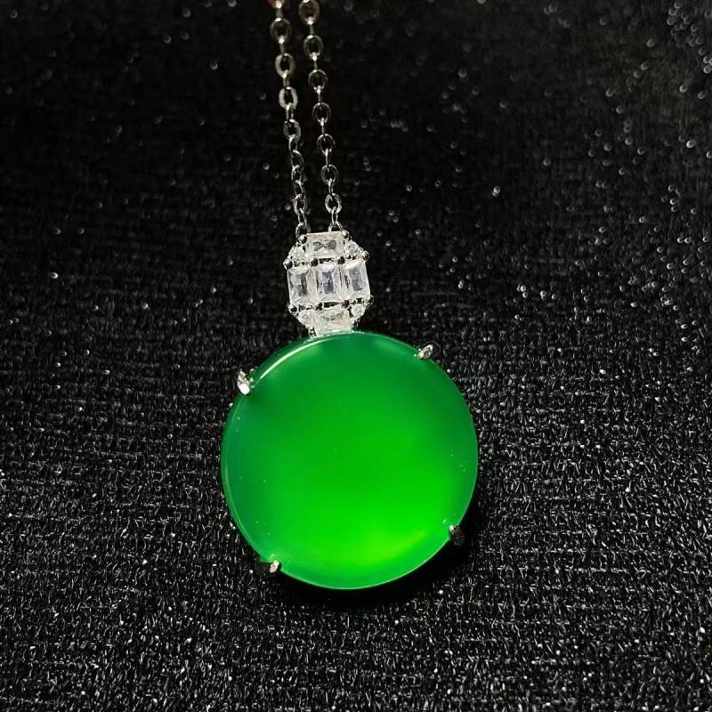Pendant Inlaid with Buddha's Branches and Jade Leaves, Fashionable and Light Luxury Leaf Necklace