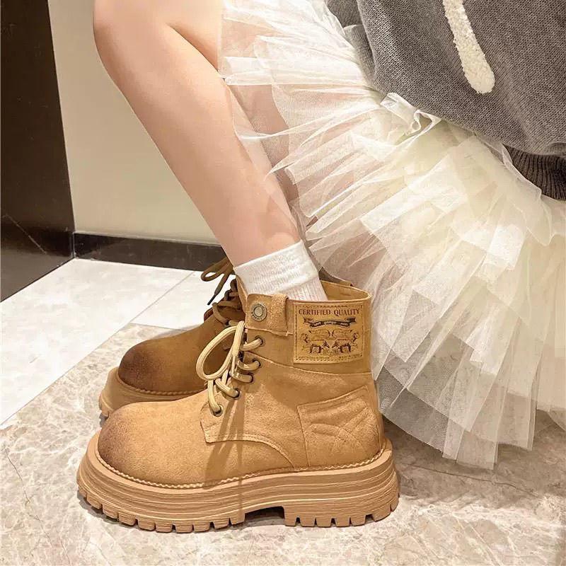 Women's Beige British-Style Retro Motorcycle Boots: Slimming, Thick Sole, Height-Enhancing, Perfect for Spring, Autumn, and Winter.