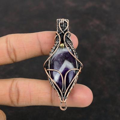 Chevron-Amethyst Anhänger Kupferdraht umwickelter Anhänger Edelsteinanhänger Einzigartiger Kupferschmuck Handgefertigter Anhänger Drahtwickelschmuck Geschenk für Ehefrau