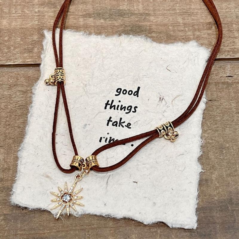 Retro Charm Necklace Trendy Pendant Neckchains Jewelry Women's Clavicular Chain for Daily Wear and Special Occasions