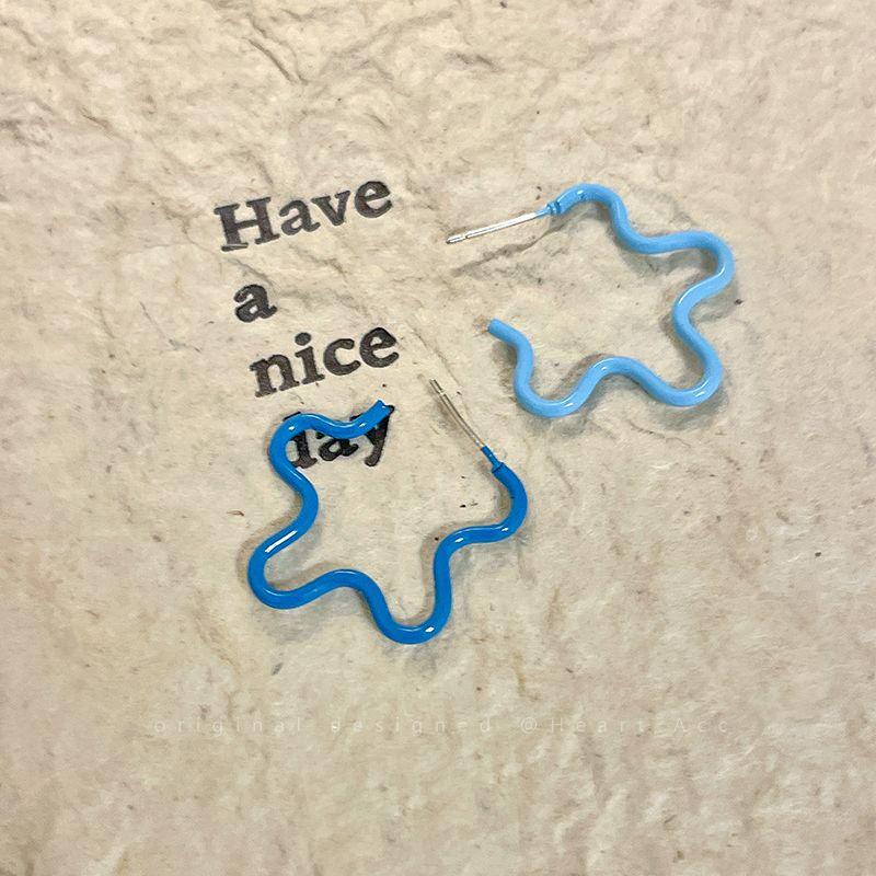 

Dopamine Cute Flowers Earrings Female Summer Seaside Fancy Sweet Earrings Niche Design Delicate Earrings Blue asymmetric flower earrings (Silver Needle)