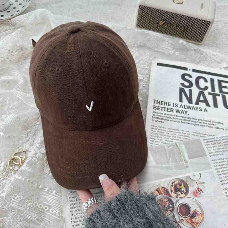 New Vintage Washable Cotton Baseball Cap Unisex Face Slimming Wide Brim Embroidered Duckbill Cap Simple Design