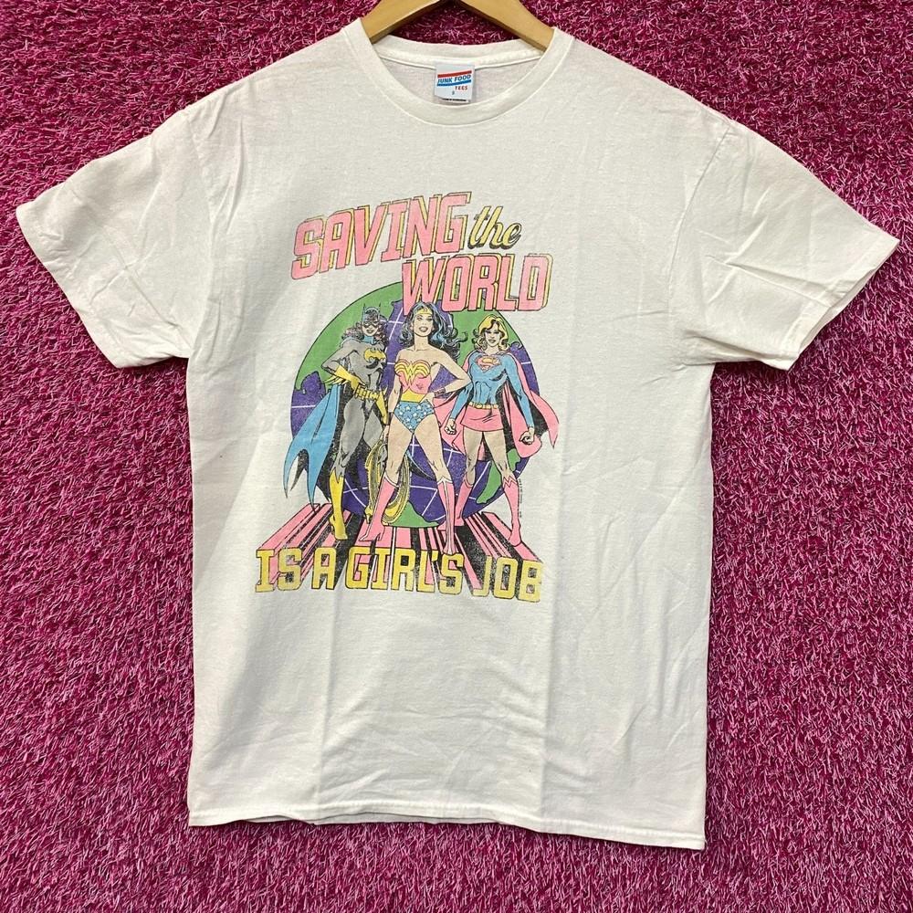 

Junk Food Clothing DC #034;Saving The World Is A Girls Job#034; Graphic Tee Small Unisex T-Shirt M