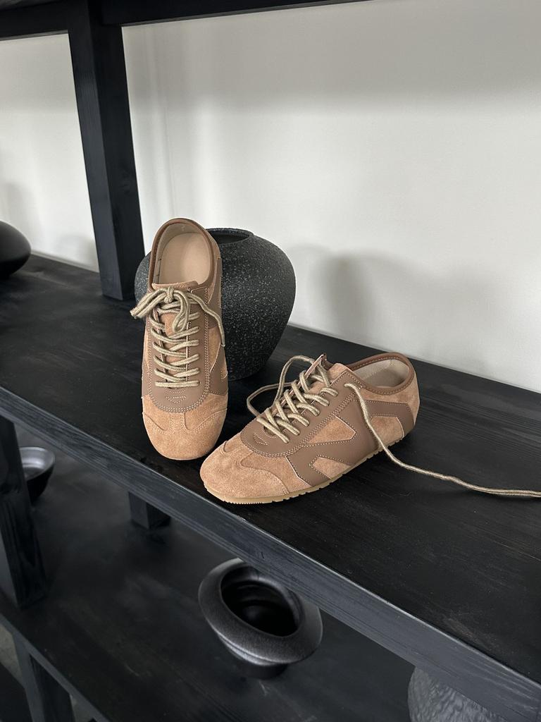 2025 new retro round head color matching flat-soled casual sports board shoes college versatile lace-up thick-soled German training shoes women