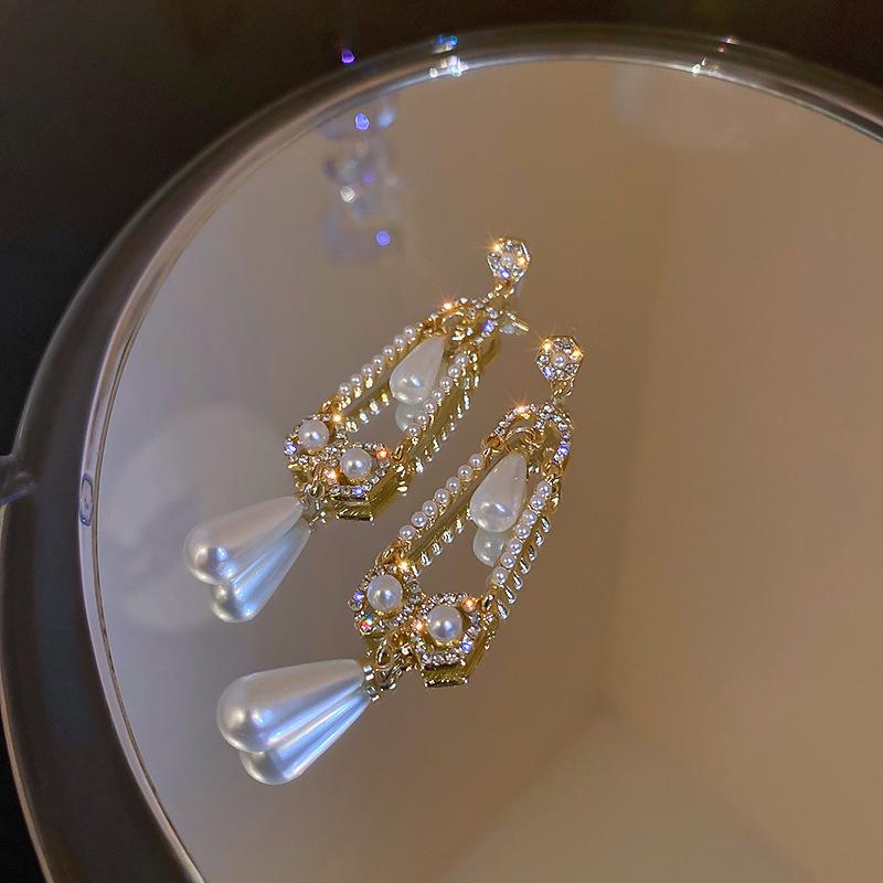 

Геометрические серьги с серебряными иглами, стразами и жемчугом - Элегантный французский ретро-стиль