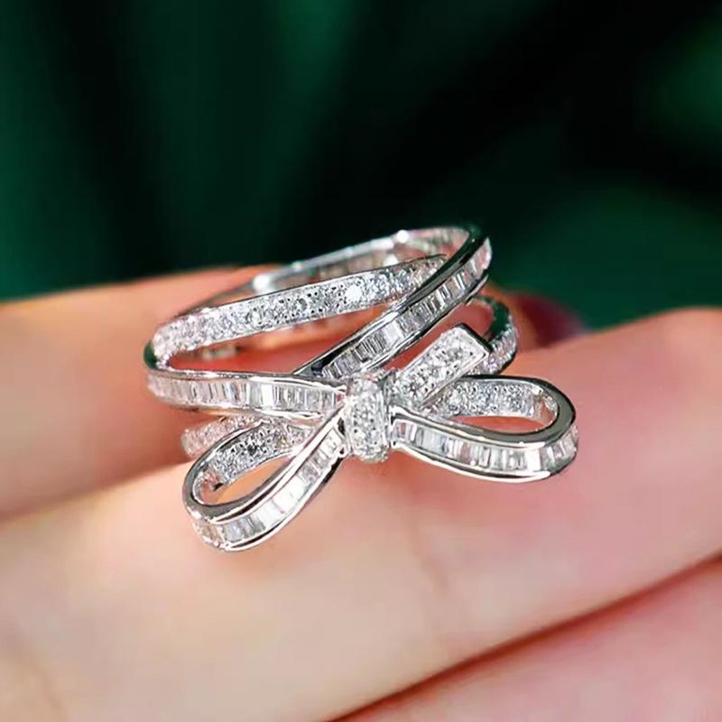 Huitan Ästhetischer Schleifenförmiger Ring für Damen Party Hochzeit Ausgefallener Fingerzubehör Mode Vielseitiger Schmuck Eingelegt Glänzender CZ