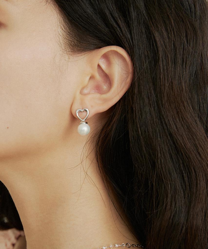 Adaul Line Heart Pearl Earring - Silver
