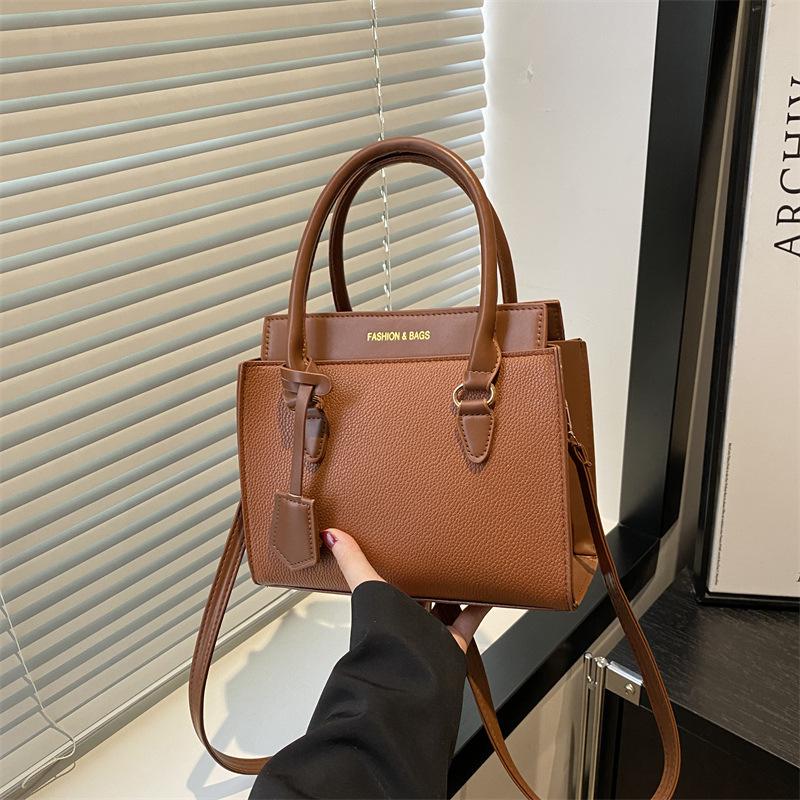 New beautiful contrasting color design sense niche atmosphere high texture women's handbag versatile shoulder messenger bag