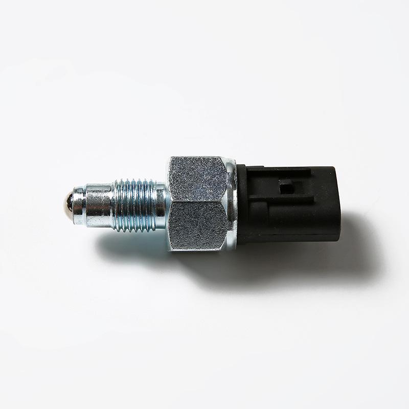 MD730979 Reversing Brake Light Switch for Mitsubishi/Hyundai